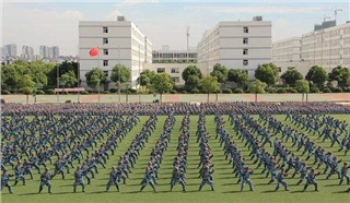《向解放軍學(xué)做好員工》